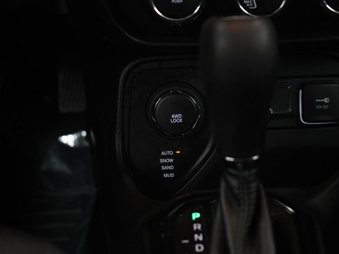 Used 2017 Jeep Renegade Altitude AWD/4WD image 19