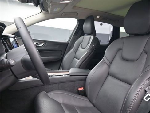 Used 2023 Volvo XC60 B5 Ultimate w/ Climate Package image 9