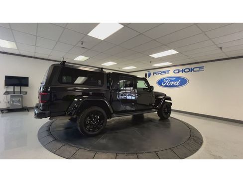 Used 2021 Jeep Gladiator Overland AWD/4WD image 2