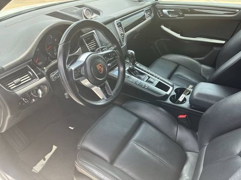 Used 2018 Porsche Macan AWD/4WD image 11