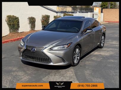 Used 2020 Lexus ES 300h w/ Premium Package