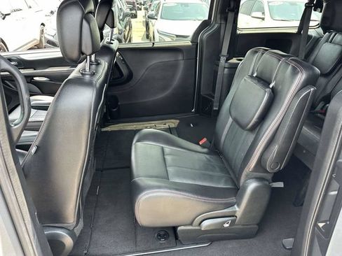 Used 2018 Dodge Grand Caravan GT FWD image 18