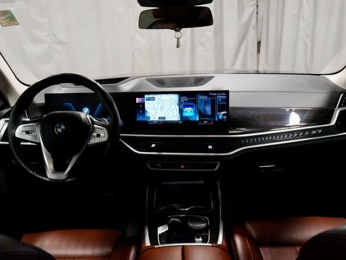 Used 2023 BMW X7 xDrive40i w/ Premium Package image 7