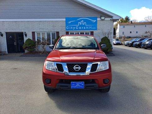 Used 2014 Nissan Frontier SV image 3