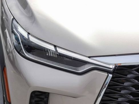 Used 2023 INFINITI QX60 Luxe w/ Vision Package FWD image 9