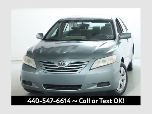 Used 2009 Toyota Camry LE image 1