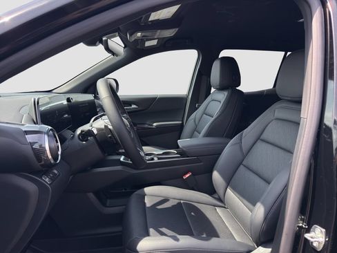 New 2026 Chevrolet Equinox LT w/ Convenience Package II FWD image 9