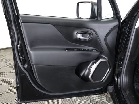 Used 2023 Jeep Renegade Latitude AWD/4WD image 21