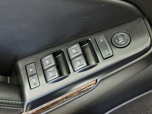 Used 2017 Chevrolet Suburban LS w/ All-Season Package AWD/4WD image 18