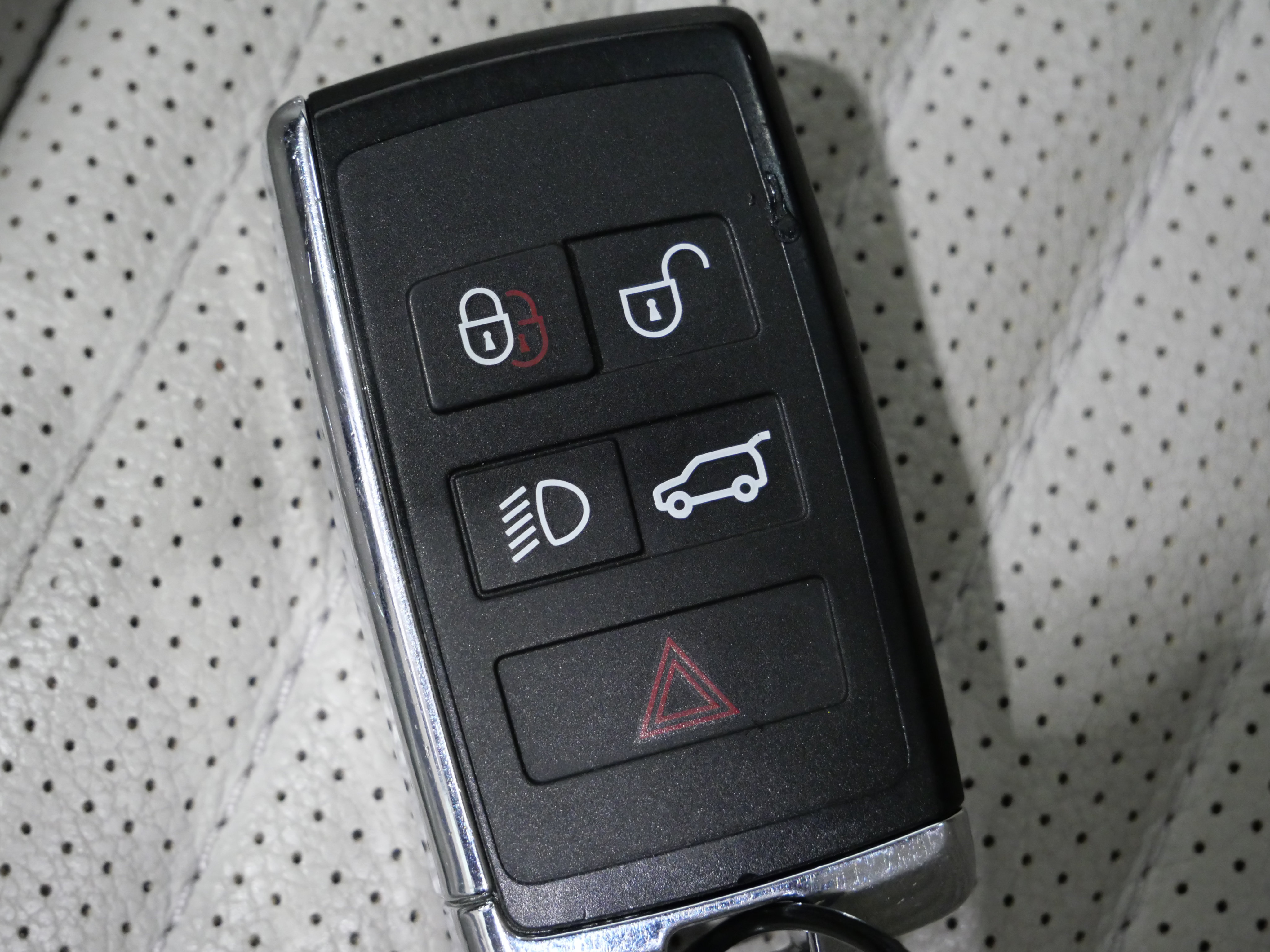 Used 2025 Land Rover Discovery S AWD/4WD image 31