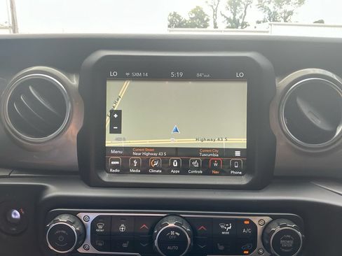 Used 2019 Jeep Wrangler Unlimited Sahara AWD/4WD image 26