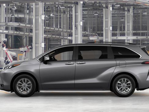 New 2026 Toyota Sienna XLE FWD image 4