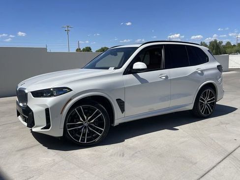 New 2026 BMW X5 xDrive40i w/ M Sport Package AWD/4WD image 2