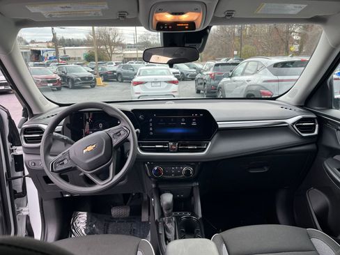 Used 2025 Chevrolet TrailBlazer LT image 27