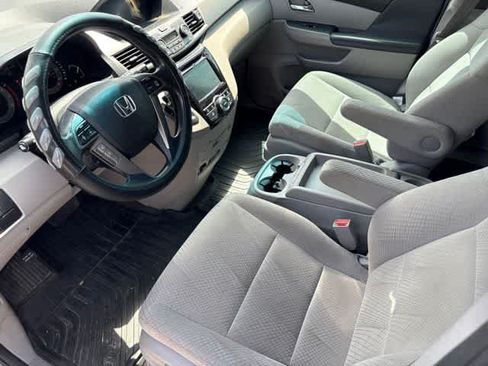 Used 2016 Honda Odyssey SE image 9