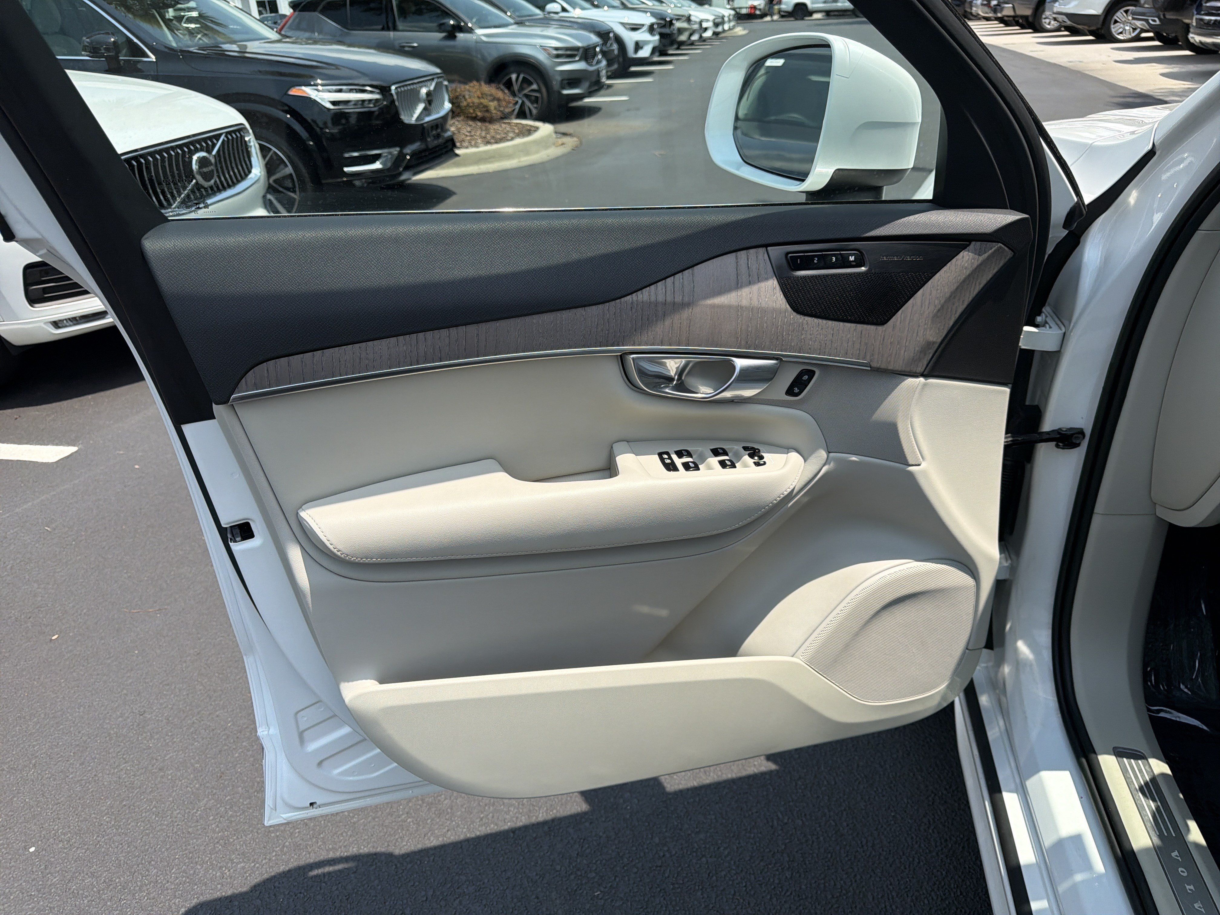 Certified 2023 Volvo XC90 B6 Plus w/ Protection Package Premier AWD/4WD image 14