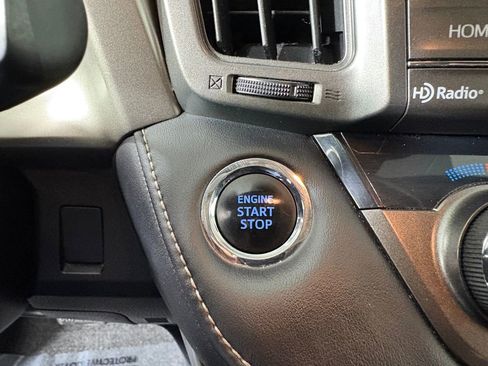 Used 2015 Toyota RAV4 Limited image 22