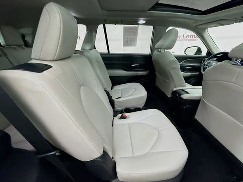 Used 2024 Toyota Grand Highlander XLE image 29