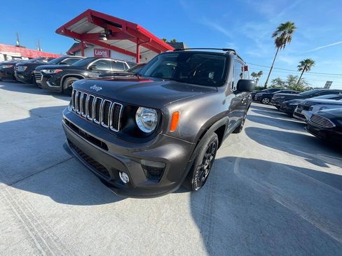 Used 2020 Jeep Renegade Latitude FWD image 3