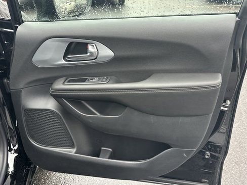 New 2026 Chrysler Pacifica Limited image 15