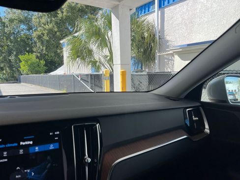 Used 2025 Volvo V60 B5 Cross Country Plus image 35