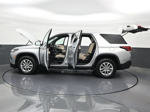 Used 2022 Chevrolet Traverse LS FWD image 40