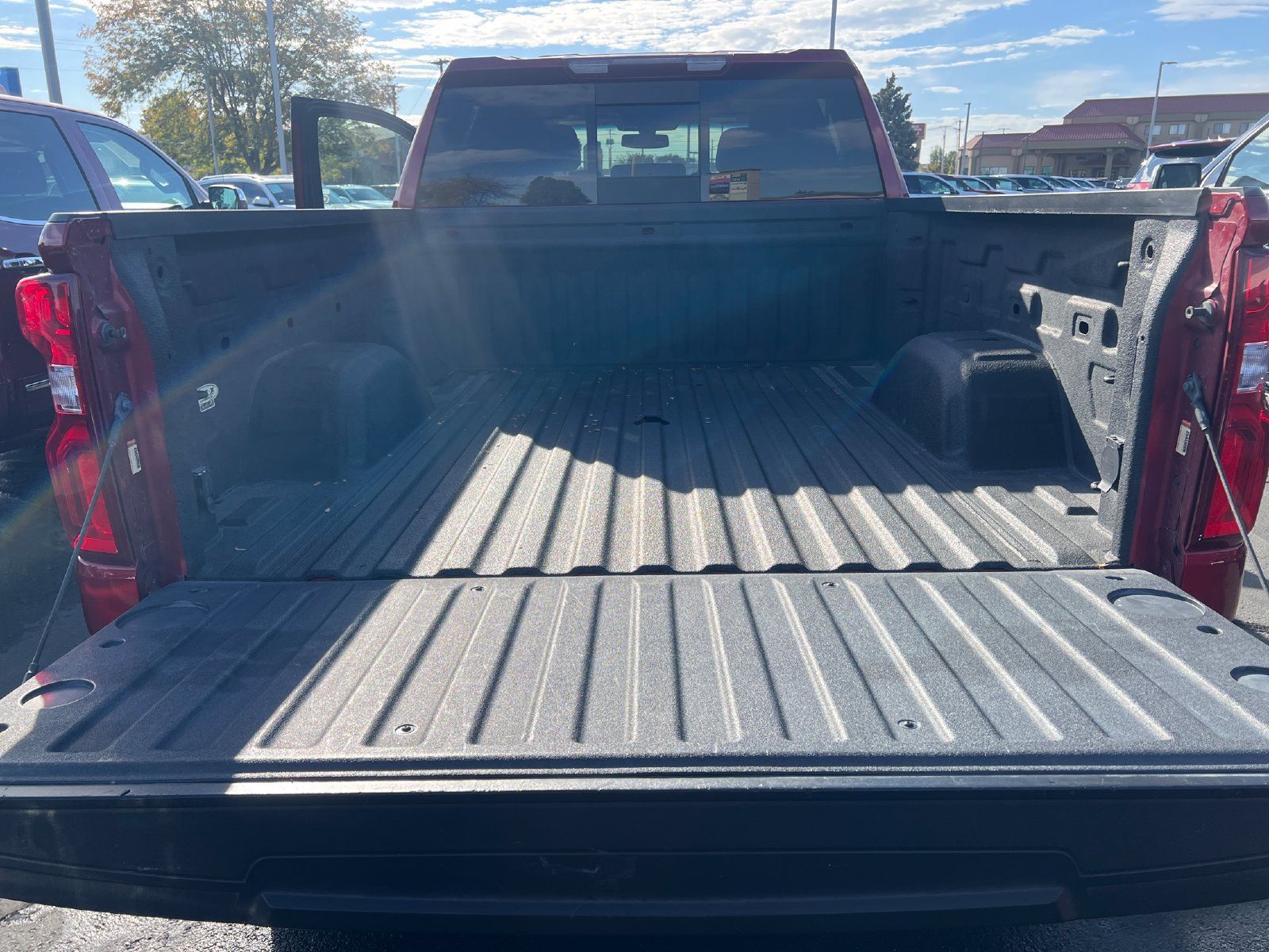 Used 2020 Chevrolet Silverado 1500 LTZ w/ LTZ Convenience Package AWD/4WD image 17