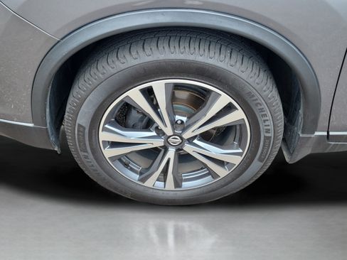 Used 2019 Nissan Rogue SV w/ Premium Package FWD image 34