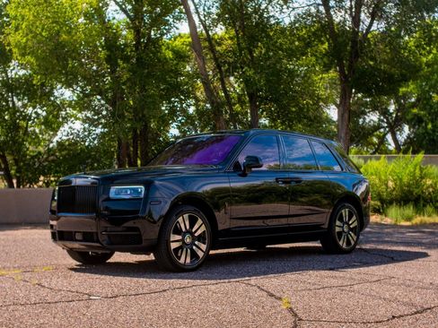 Used 2022 Rolls-Royce Cullinan w/ Dynamic Package image 3