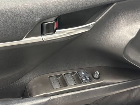 Used 2022 Toyota Camry SE FWD image 13