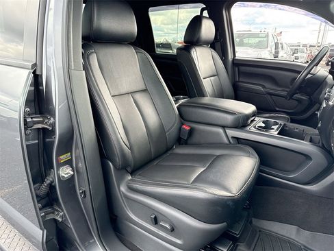 Used 2019 Nissan Titan SL w/ Midnight Edition image 25