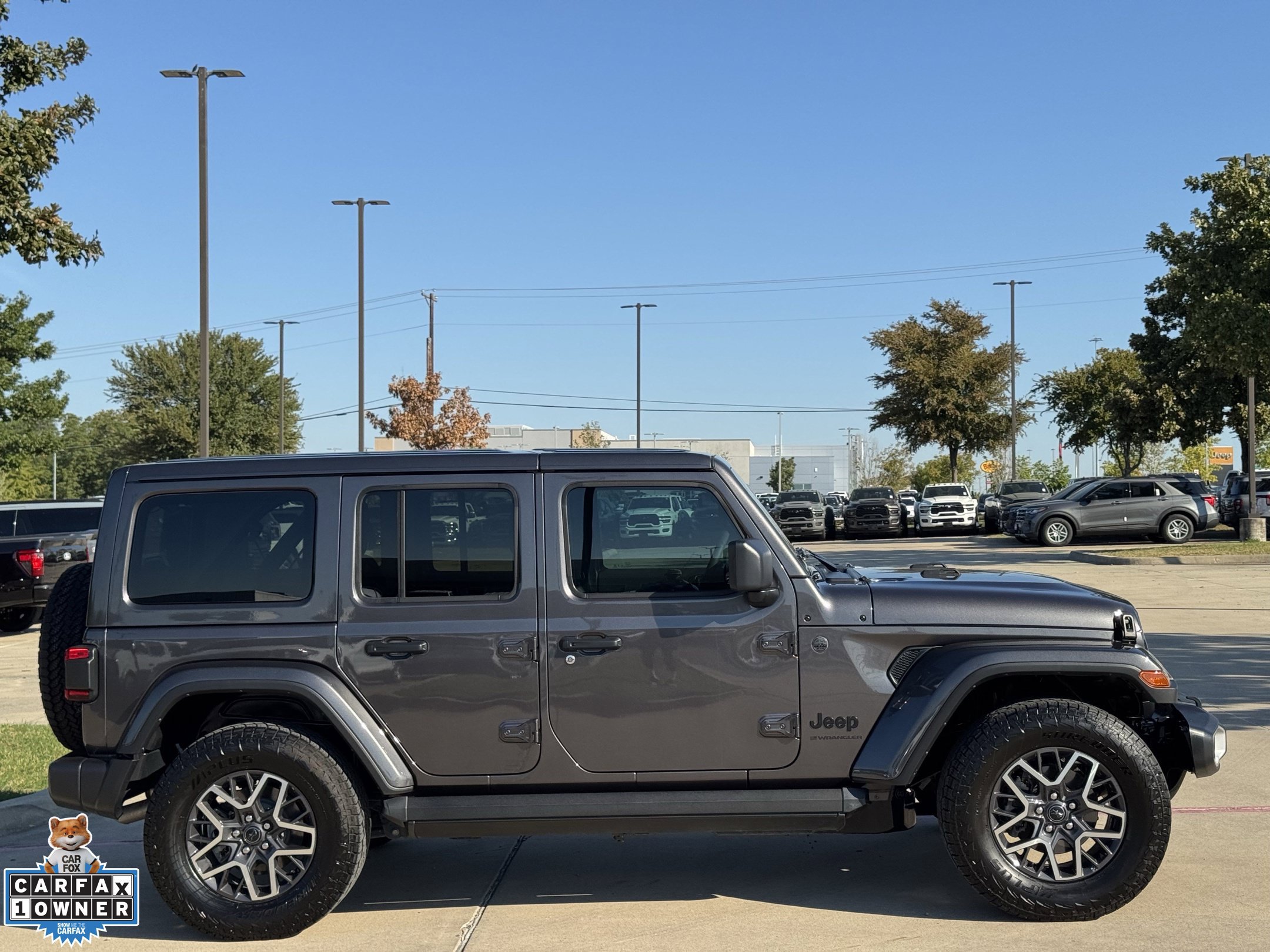 Used 2026 Jeep Wrangler Unlimited Sahara AWD/4WD image 3