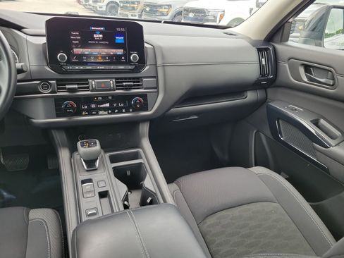 Used 2024 Nissan Pathfinder S FWD image 17
