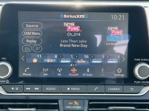 Used 2025 Nissan Altima 2.5 S FWD image 21