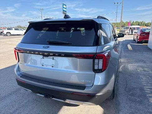 Used 2025 Ford Explorer Active w/ Active Comfort Package image 8