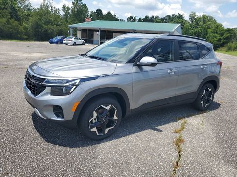 New 2026 Kia Seltos S FWD image 2