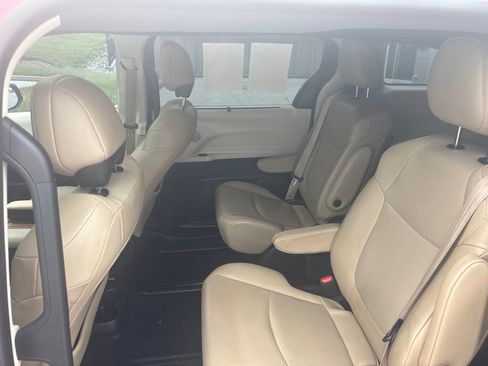 Used 2021 Toyota Sienna XLE FWD image 17