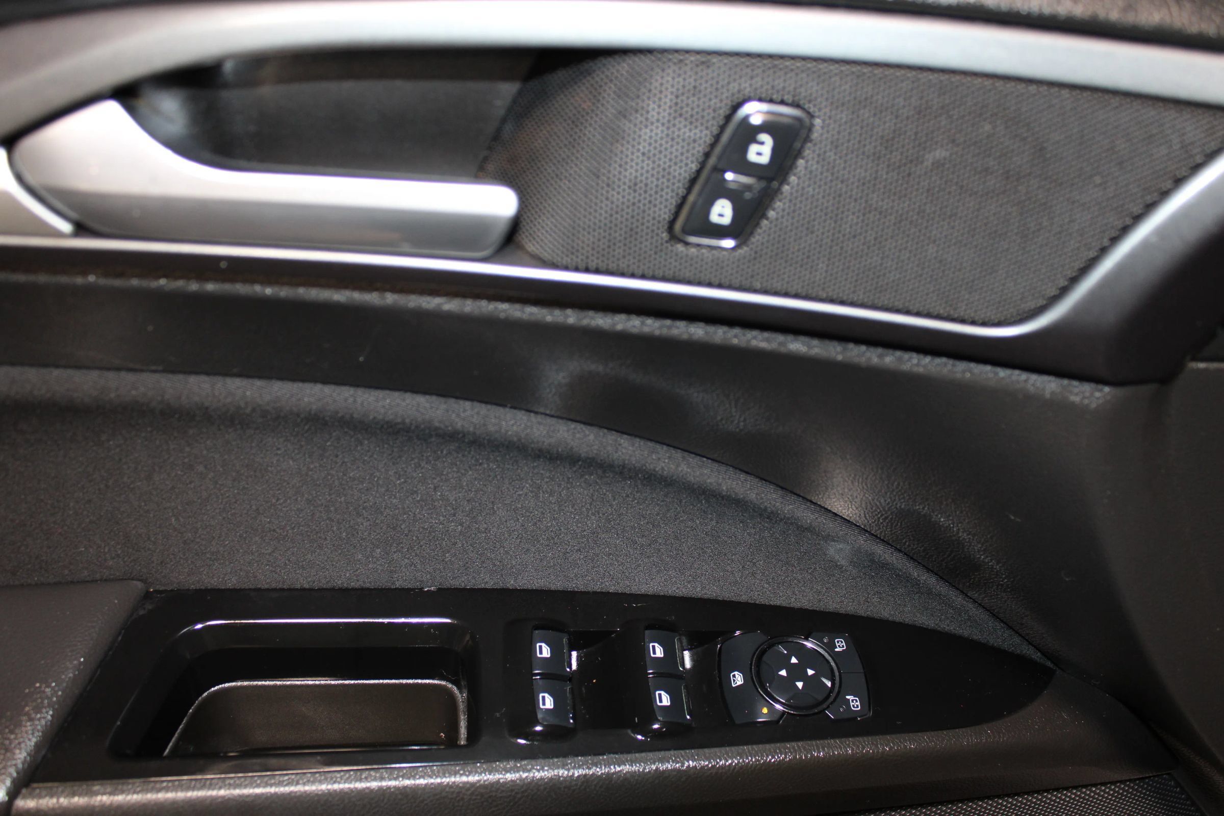 Used 2014 Ford Fusion SE FWD image 9