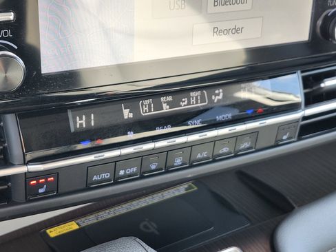 Used 2024 Toyota Sienna XLE w/ XLE Plus Package image 32