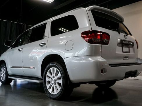 Used 2022 Toyota Sequoia Platinum AWD/4WD image 31