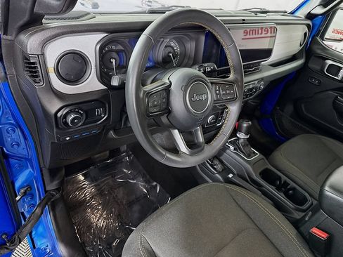 Used 2024 Jeep Wrangler Unlimited w/ Convenience Group AWD/4WD image 17