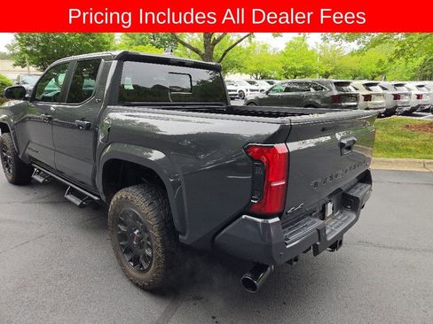 Certified 2025 Toyota Tacoma SR5 AWD/4WD image 9