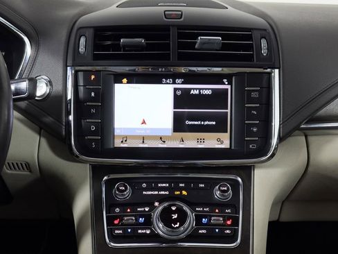 Used 2017 Lincoln Continental Reserve w/ Technology Package image 28