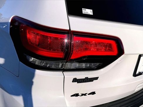 Used 2021 Jeep Grand Cherokee Laredo X image 21