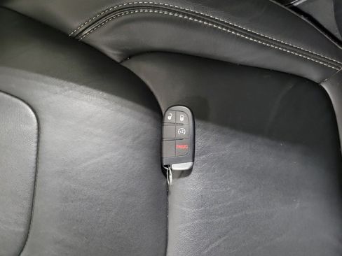 Used 2018 Jeep Cherokee Limited image 32