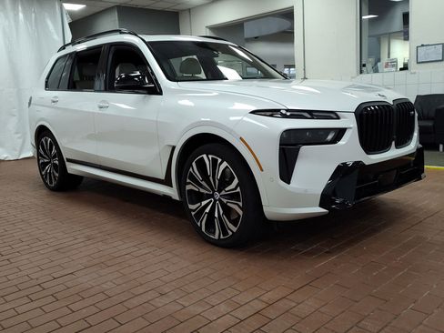 Used 2023 BMW X7 M60i w/ Executive Package image 6