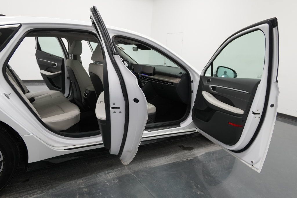 Used 2025 Hyundai Sonata Limited FWD image 31