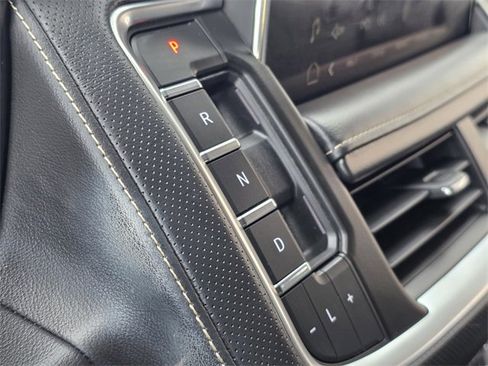 Used 2022 GMC Yukon SLT image 15