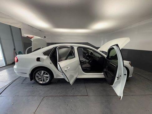 Used 2018 Volkswagen Passat 2.0T SE image 19