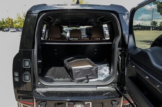 New 2026 Land Rover Defender 110 X-Dynamic SE AWD/4WD image 66